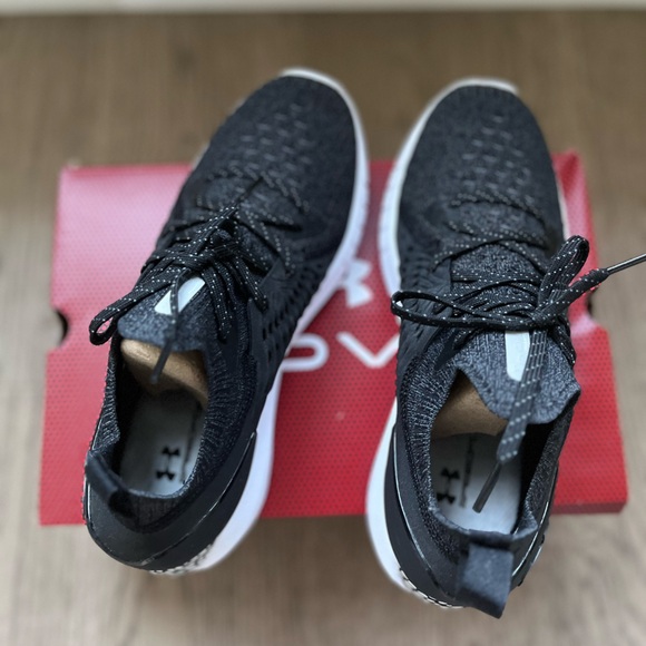 Black and white women’s Under Armour athletic shoes - Picture 3 of 7